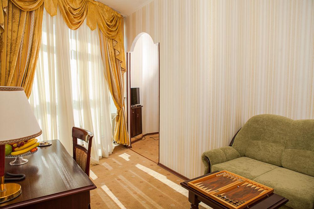 "Rush Hotel" أستانا المظهر الخارجي الصورة